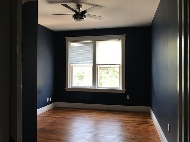 Building Photo - Perfect City Top Apartment!