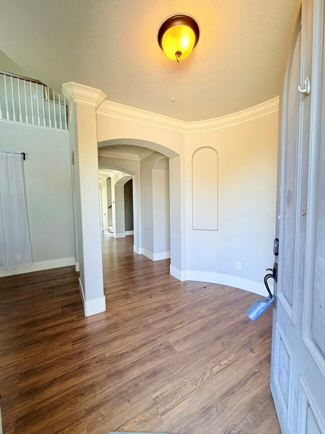 Foto del edificio - 850 Monterey Ct