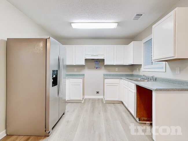 Building Photo - 7632 McGillicuty Dr