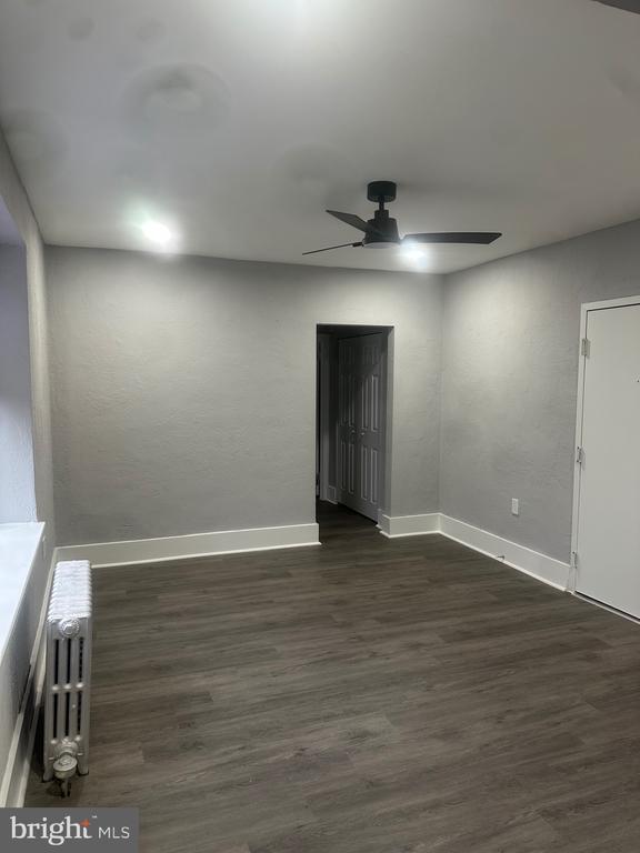 Foto del edificio - 215 W Walnut Ln