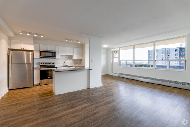 1BR, 1BA - 673SF - Living Room/Kitchen - Diplomat Apartments