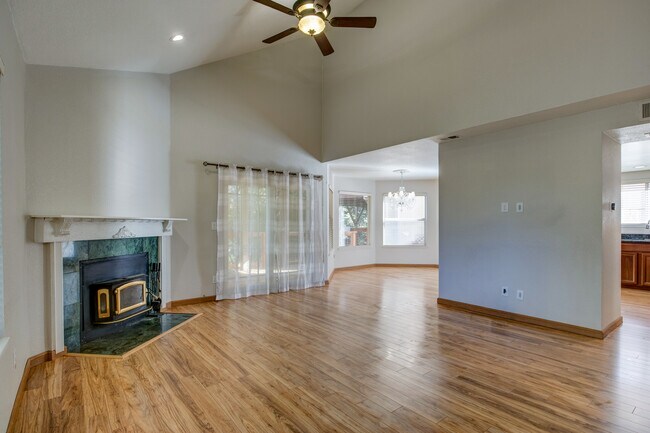 Foto del edificio - 9526 Victorian Wy