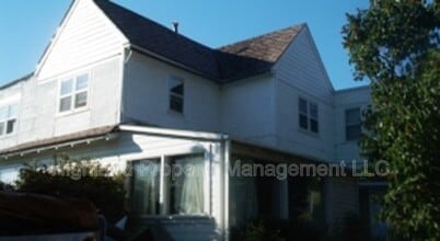 Building Photo - 325 NE Kamiaken St
