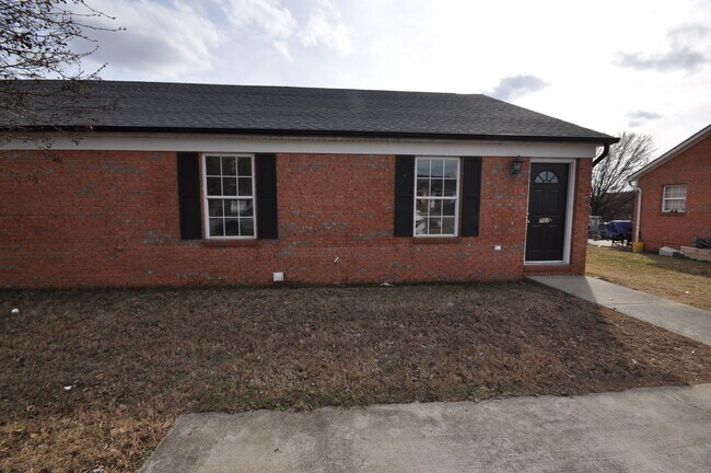 Foto del edificio - 707 Bagwell Ct