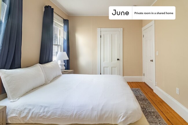 Building Photo - Private bedroom in 4 bed/1 bath Home