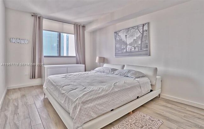 Foto del edificio - 999 SW 1st Ave