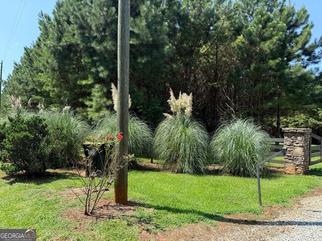 Foto del edificio - 2323 Pleasant Valley Rd