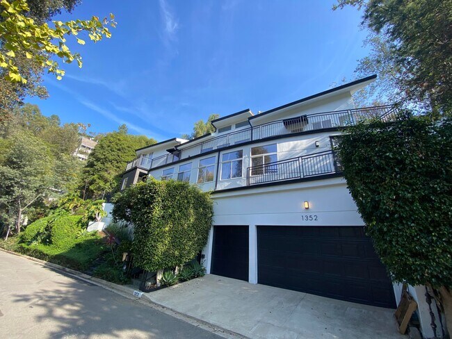 Foto del edificio - 1352 Braeridge Dr
