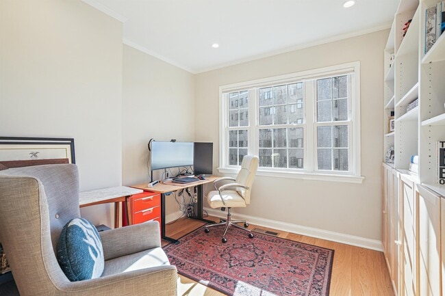 Building Photo - 1622 Beekman Pl NW