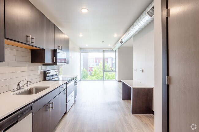 Eficiencia - 582SF - Cocina - IA City Lofts