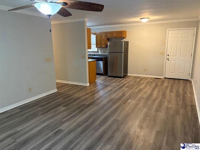 Foto del edificio - 3695 Claussen Rd