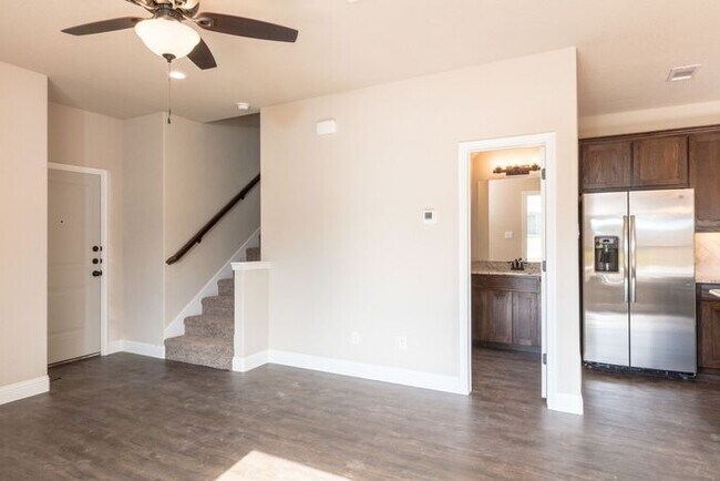 Building Photo - ((1/2 Off May's Rent)) FALL IN LOVE w/ The...