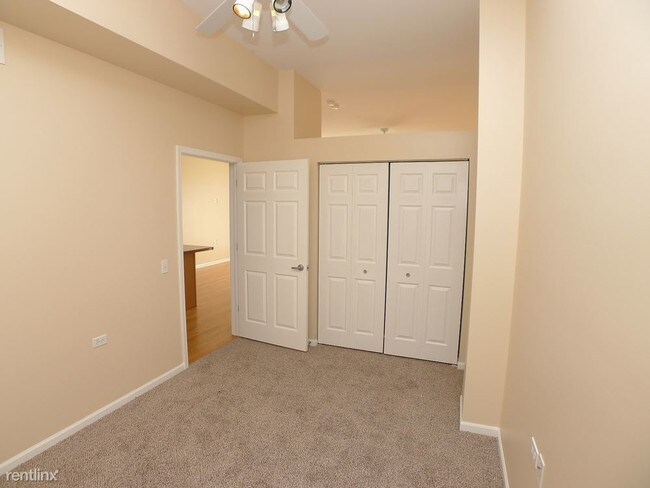 Building Photo - 1 br, 1 bath Condo - 1038 E 47th St