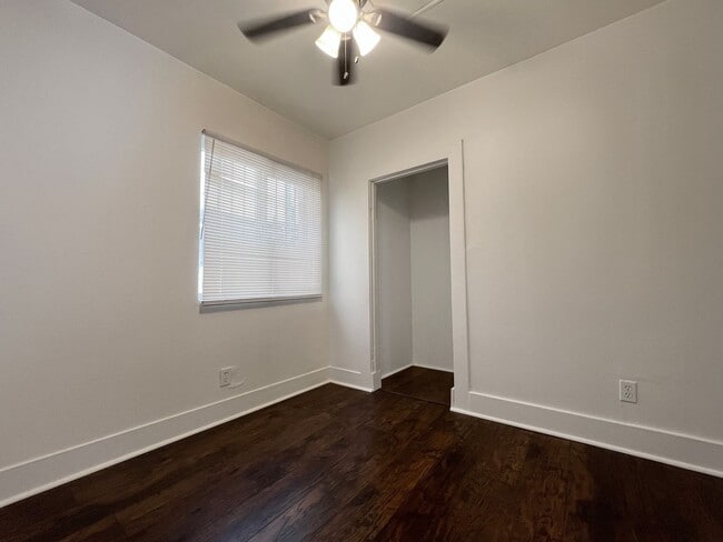 Building Photo - LB1238