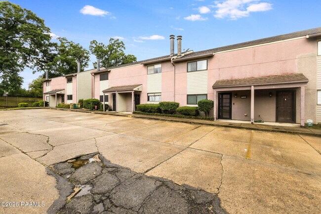 Foto del edificio - 110 W Bayou Pkwy