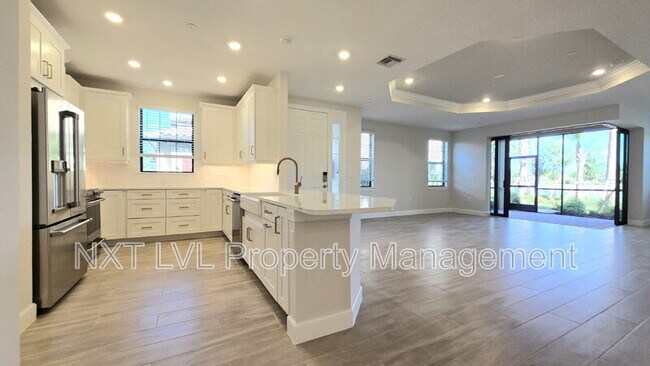 Building Photo - 15319 Lucerna St