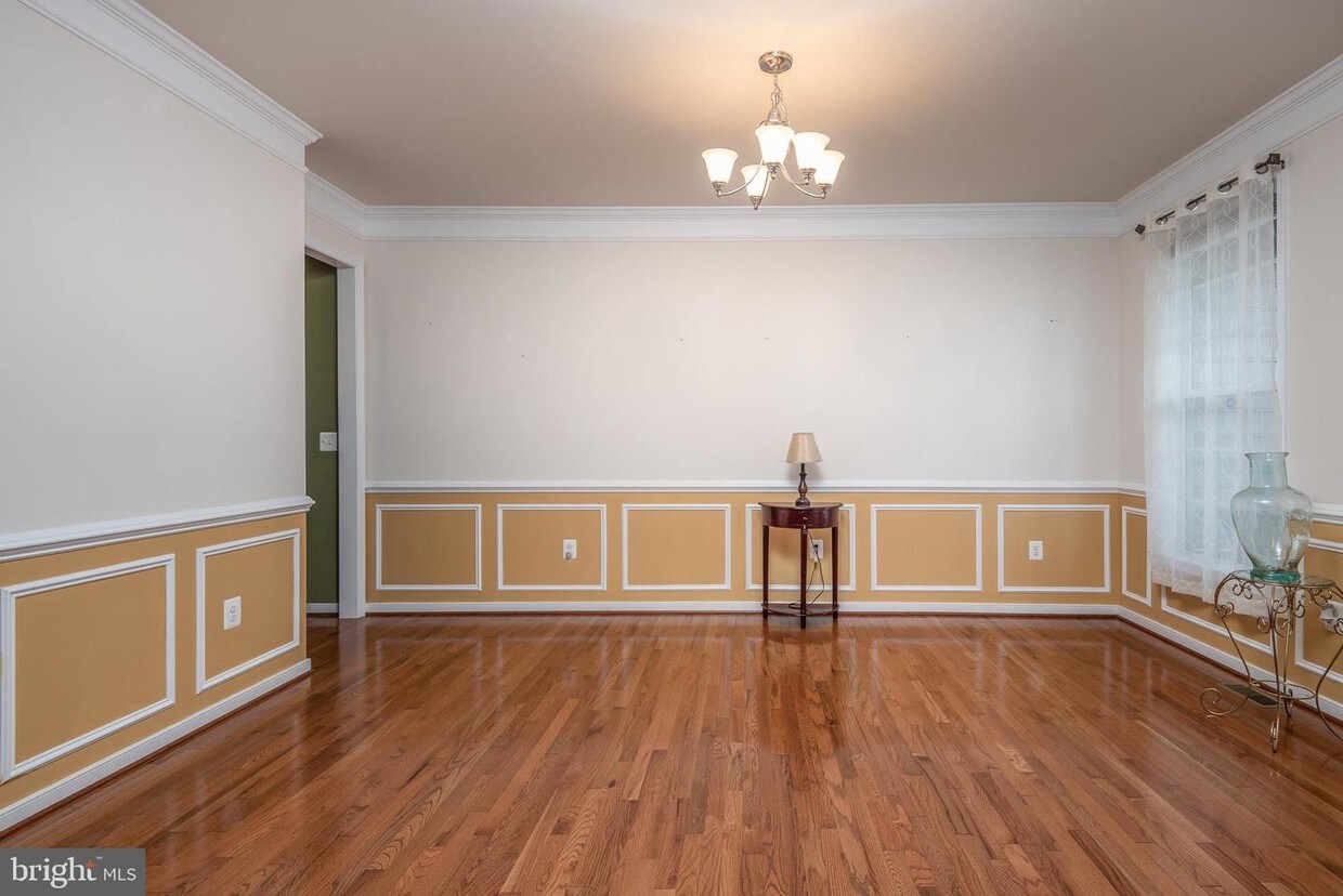 Primary Photo - 38 Coachman Cir