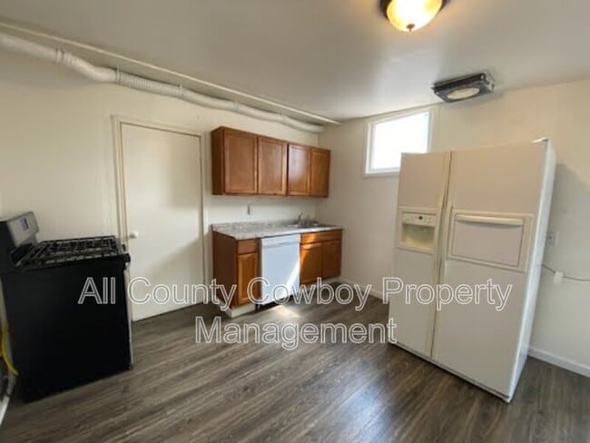 Building Photo - 659 N 10th St