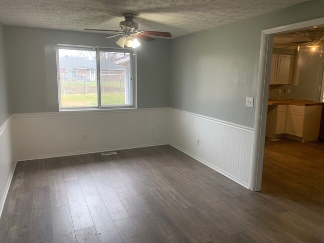 Building Photo - Beautiful, spacious 3 bed 2 bath home in E...