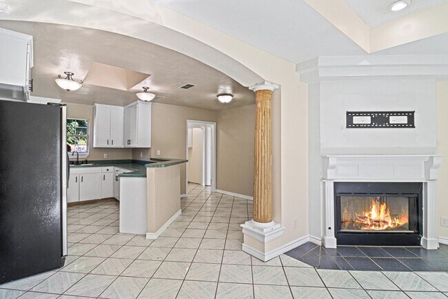 Foto del edificio - 914 Howard Dr