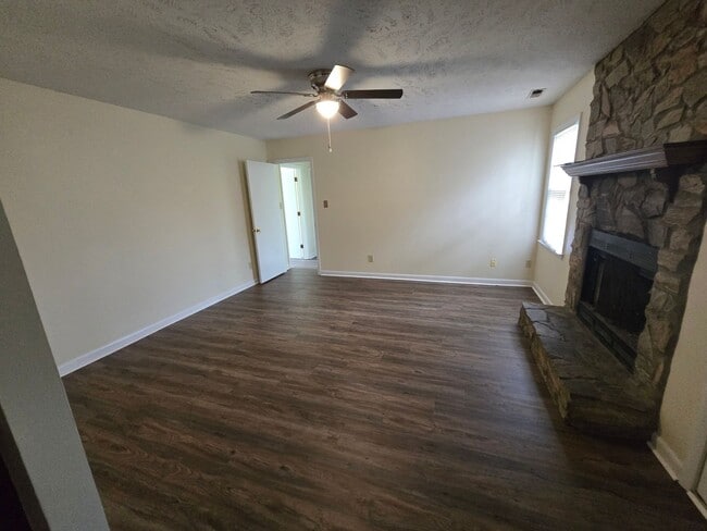 Foto del edificio - 7590 Foxfern~Cliffdale Forest