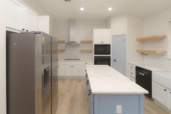 Building Photo - 11610 Swan Dr