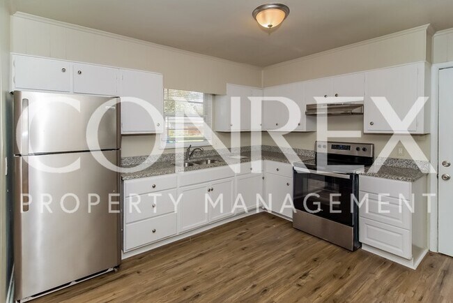 Building Photo - Beautiful 3 Bedroom