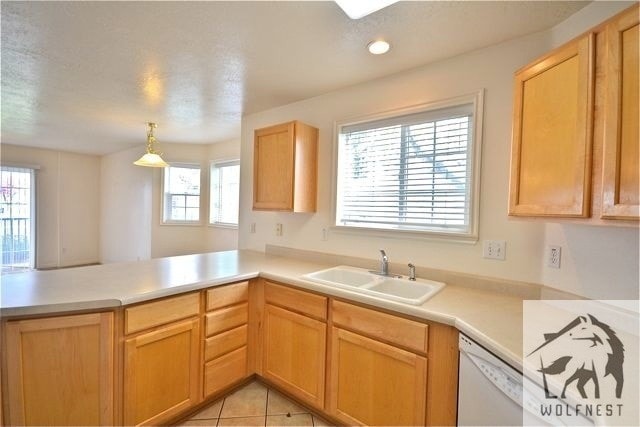 Building Photo - Stunning 3 Bedroom West Valley Condo