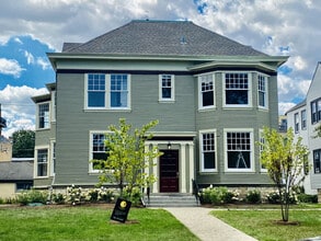 Building Photo - 327 Home Ave