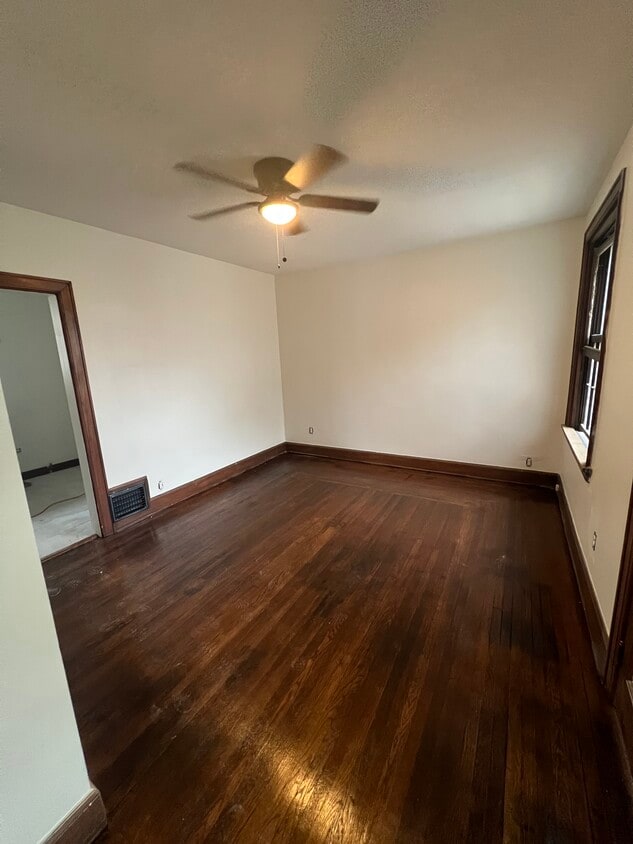 Building Photo - 3745 Saint Lawrence Ave