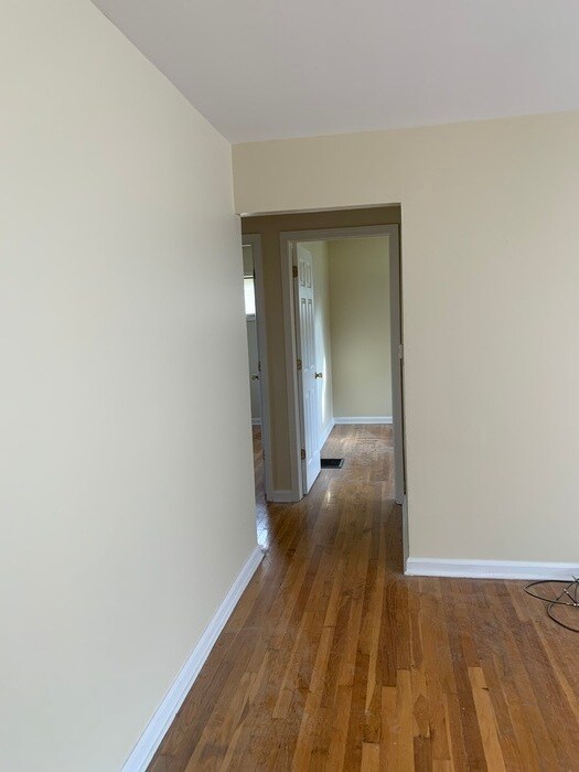 Building Photo - 2992 Moreland Dr - Call 380-800-5835 to jo...
