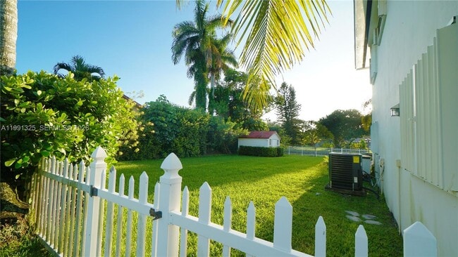 Building Photo - 9220 SW 103rd Ave