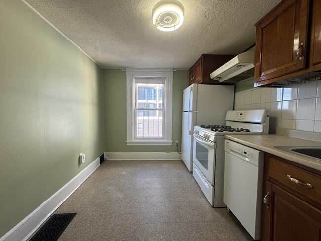 Building Photo - 58 Hichborn St