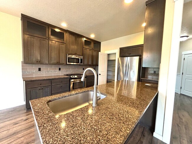 Building Photo - 5 Bedroom Beaverton Home!!!