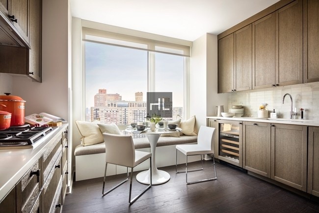Building Photo - East 92nd Street