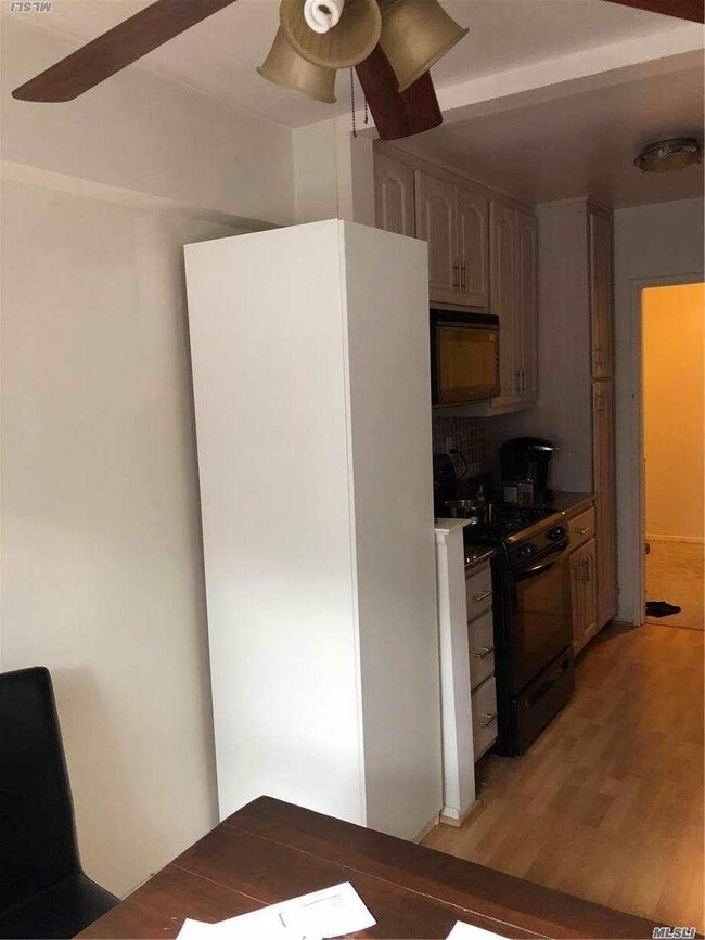 Building Photo - 43-25 Douglaston Pkwy