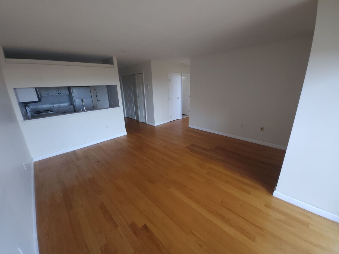 Primary Photo - Spacious 2 Bd 1 Bath Condo Near North Quin...