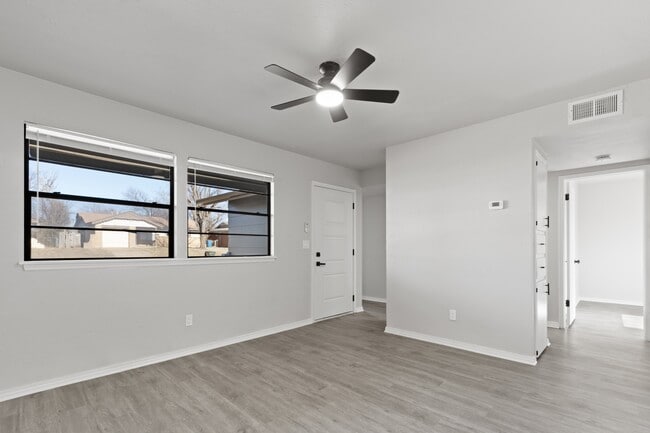 Foto del edificio - 1304 Pinewood Ct