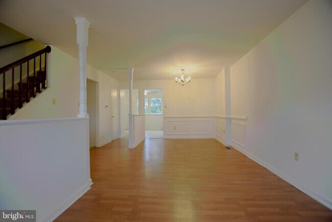 Building Photo - 703 Robinwood Dr