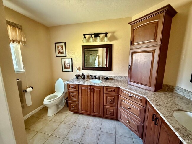 Building Photo - 976 Slate Dr