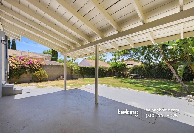 Foto del edificio - 8133 Gentry Ave