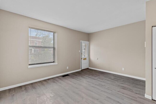 Foto del edificio - 3831 McRee Ave