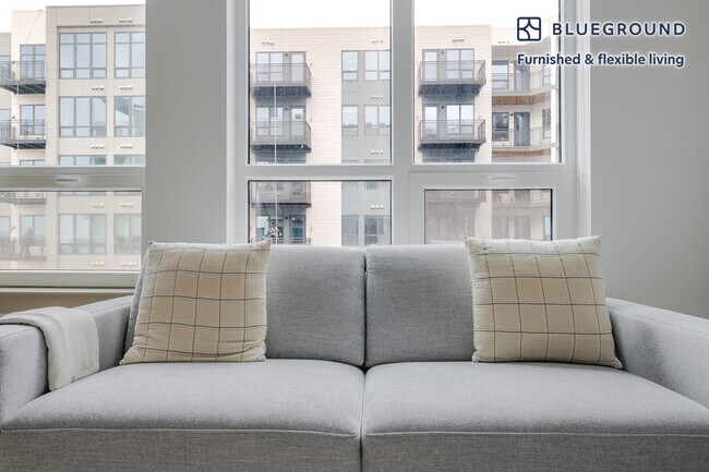 Building Photo - 646 Ocean Ave