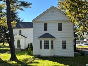 Building Photo - 68 Kemble St