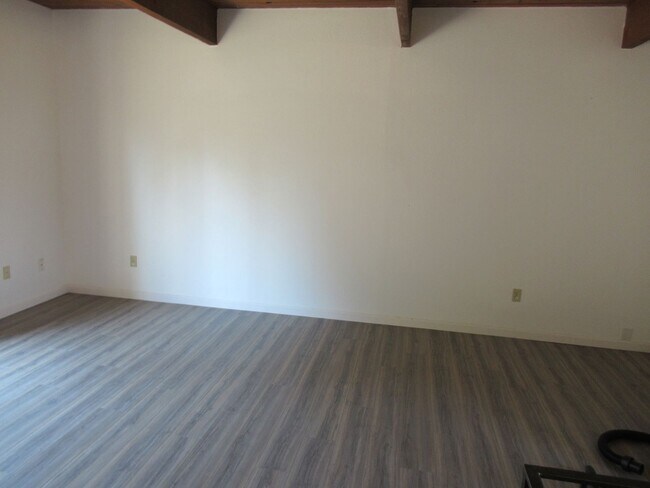 Building Photo - Duplex in CDA