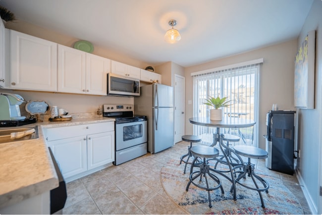 Building Photo - Willow Creek Apartments