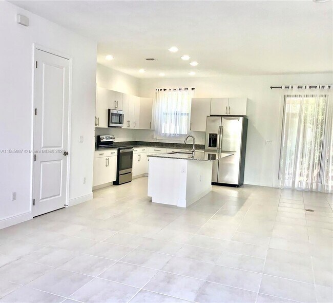 Foto del edificio - 129 NW 209th Ln