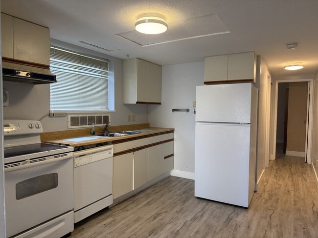 Building Photo - 11825-11891 91 Ave