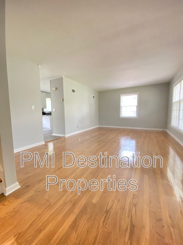 Foto del edificio - 6544 Metcalf Ave