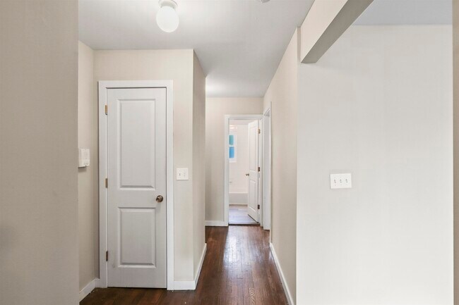 Building Photo - 40 Glenwood Ave